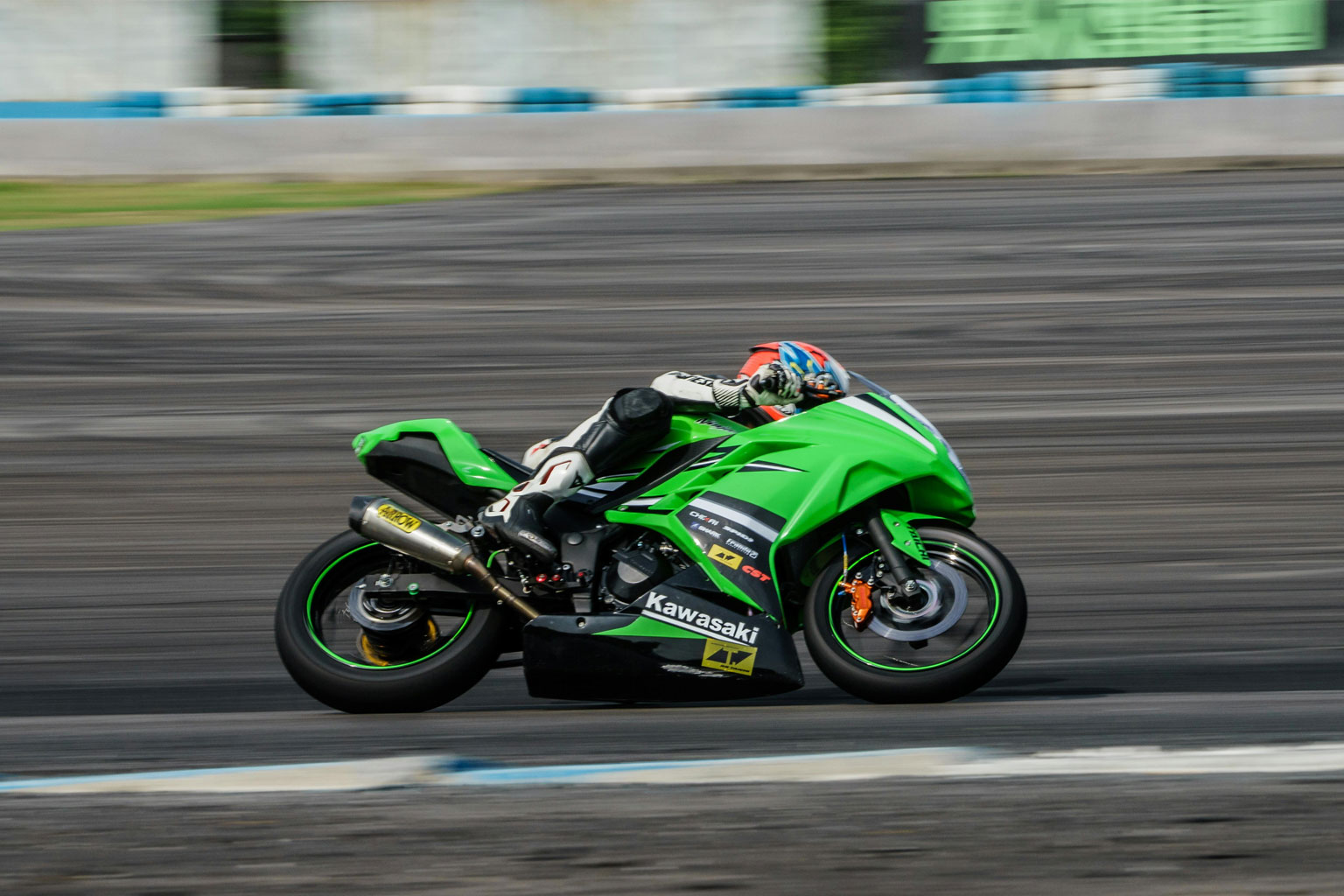 Essayer une moto de course : comment se passe baptême de pilotage ?