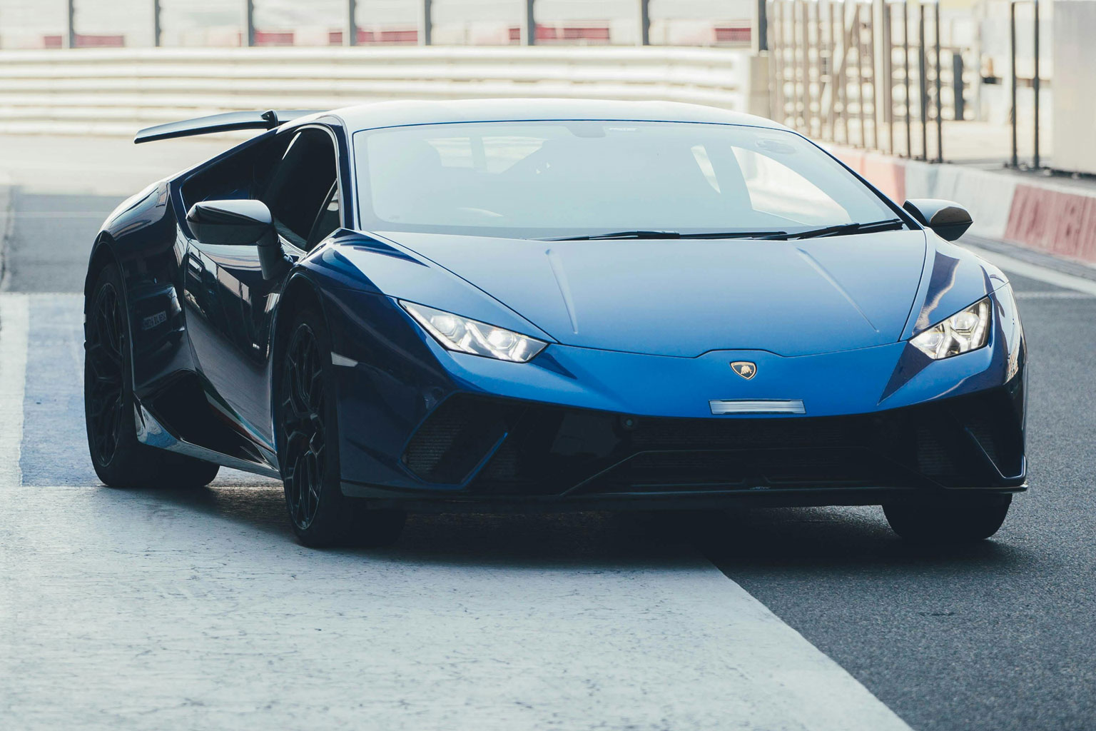 Essayer une voiture de sport : comment se passe un baptême de pilotage ?